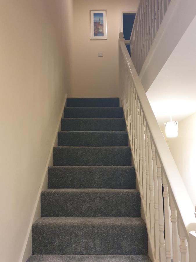 Cheerful 4 Bedroom Townhouse With Free Parking *