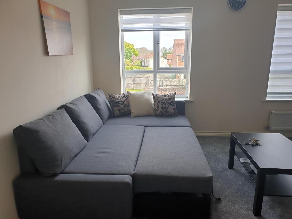 Cheerful 4 Bedroom Townhouse With Free Parking Apartment *