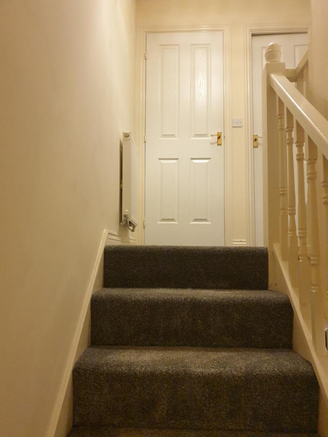 Apartment Cheerful 4 Bedroom Townhouse With Free Parking