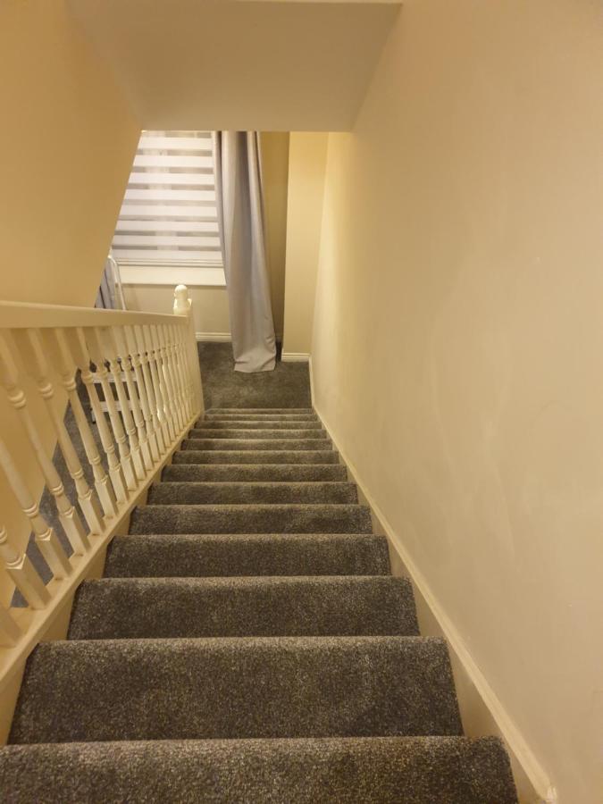 Apartment Cheerful 4 Bedroom Townhouse With Free Parking *