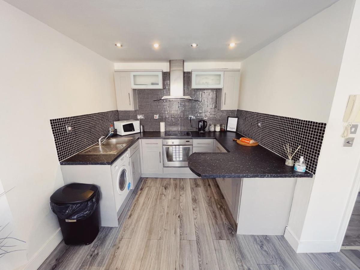 Apartment Centre, Two Bedroom, Sleeps 6 *