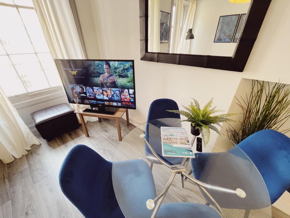 Centre, Two Bedroom, Sleeps 6 Apartment *