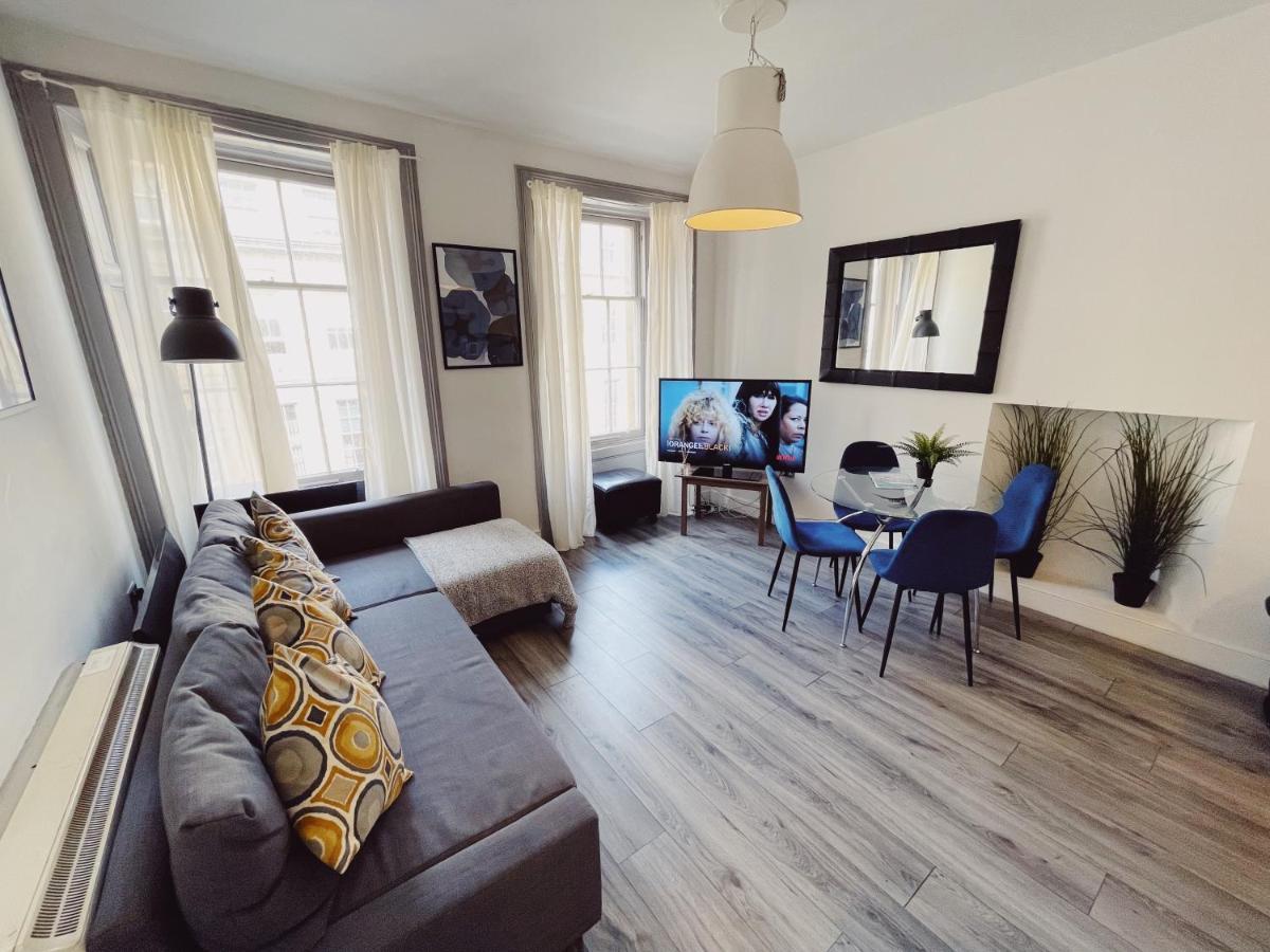Centre, Two Bedroom, Sleeps 6 Apartment Newcastle upon Tyne