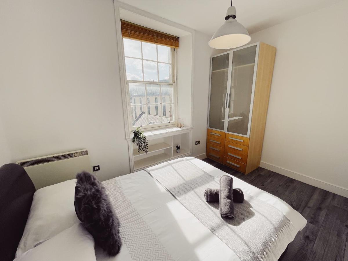 Apartment Centre, Two Bedroom, Sleeps 6 *