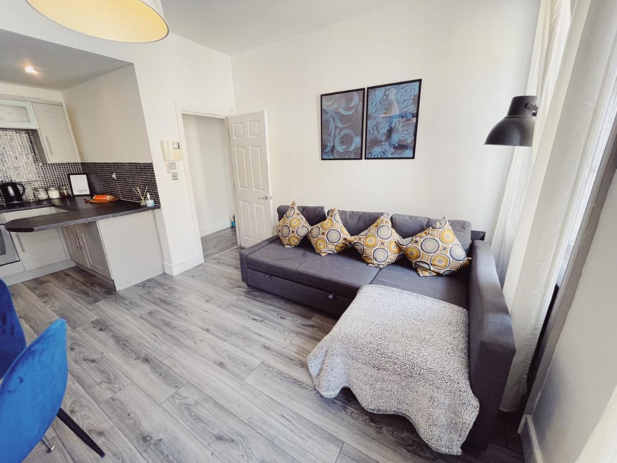 Centre, Two Bedroom, Sleeps 6 Apartment