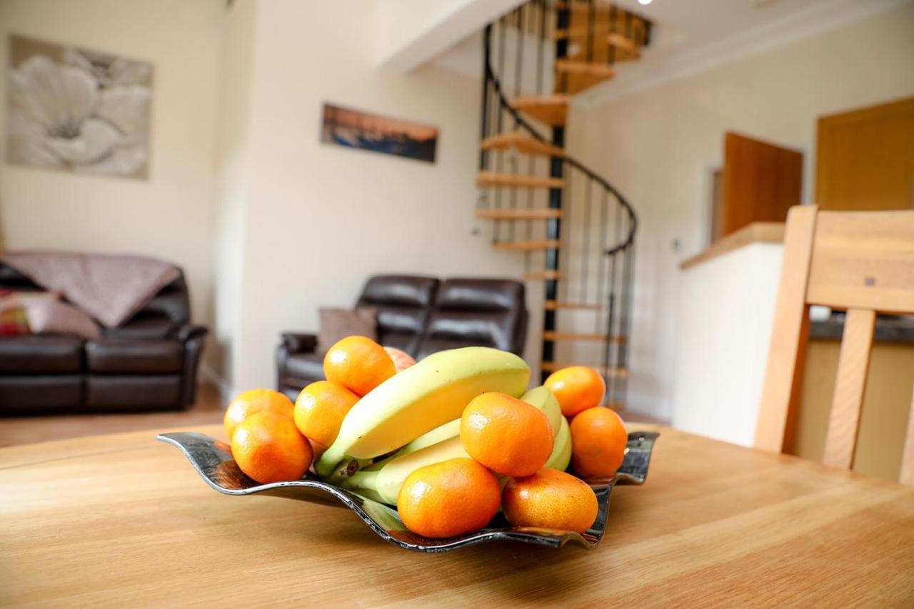 Beautiful Cozy 3 Bedroom 2 Bathroom Apartment *