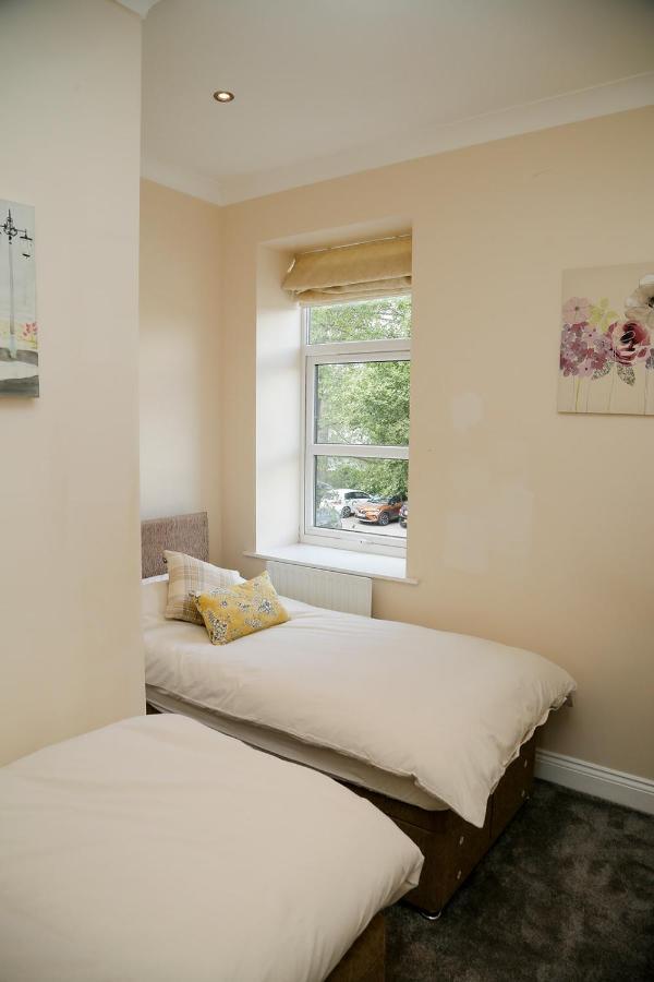 Beautiful Cozy 3 Bedroom 2 Bathroom Apartment *