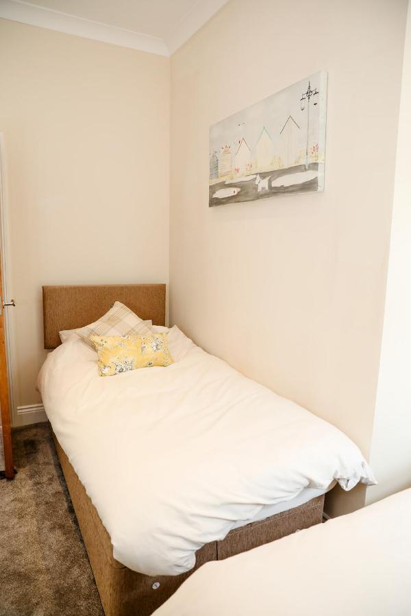 Beautiful Cozy 3 Bedroom 2 Bathroom Apartment