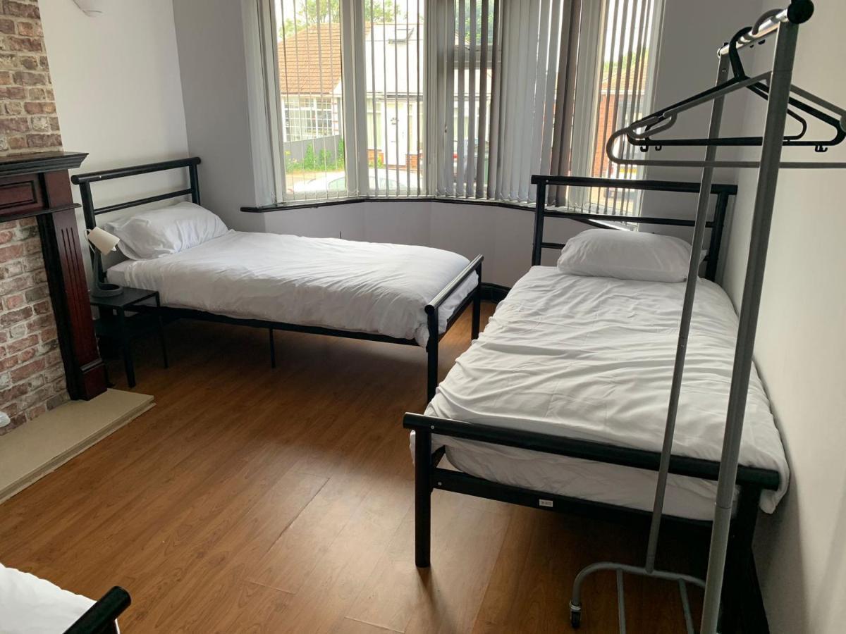 Ovington Grove 1 Free Parking Fully Equipped Kitchen 3 Bedrooms Netflix Apartment
