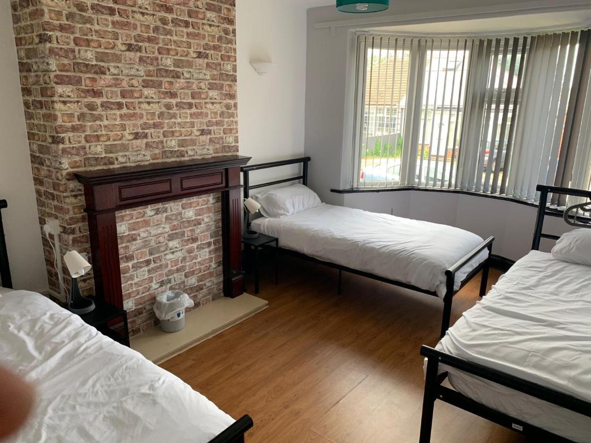Ovington Grove 1 Free Parking Fully Equipped Kitchen 3 Bedrooms Netflix Apartment *