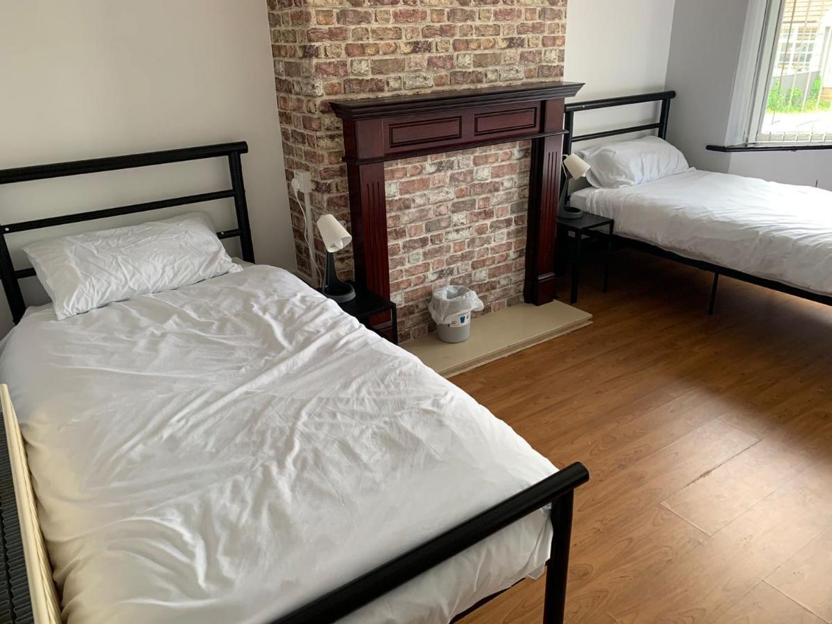 Ovington Grove 1 Free Parking Fully Equipped Kitchen 3 Bedrooms Netflix Apartment