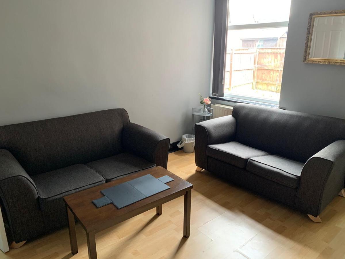 Apartment Ovington Grove 1 Free Parking Fully Equipped Kitchen 3 Bedrooms Netflix