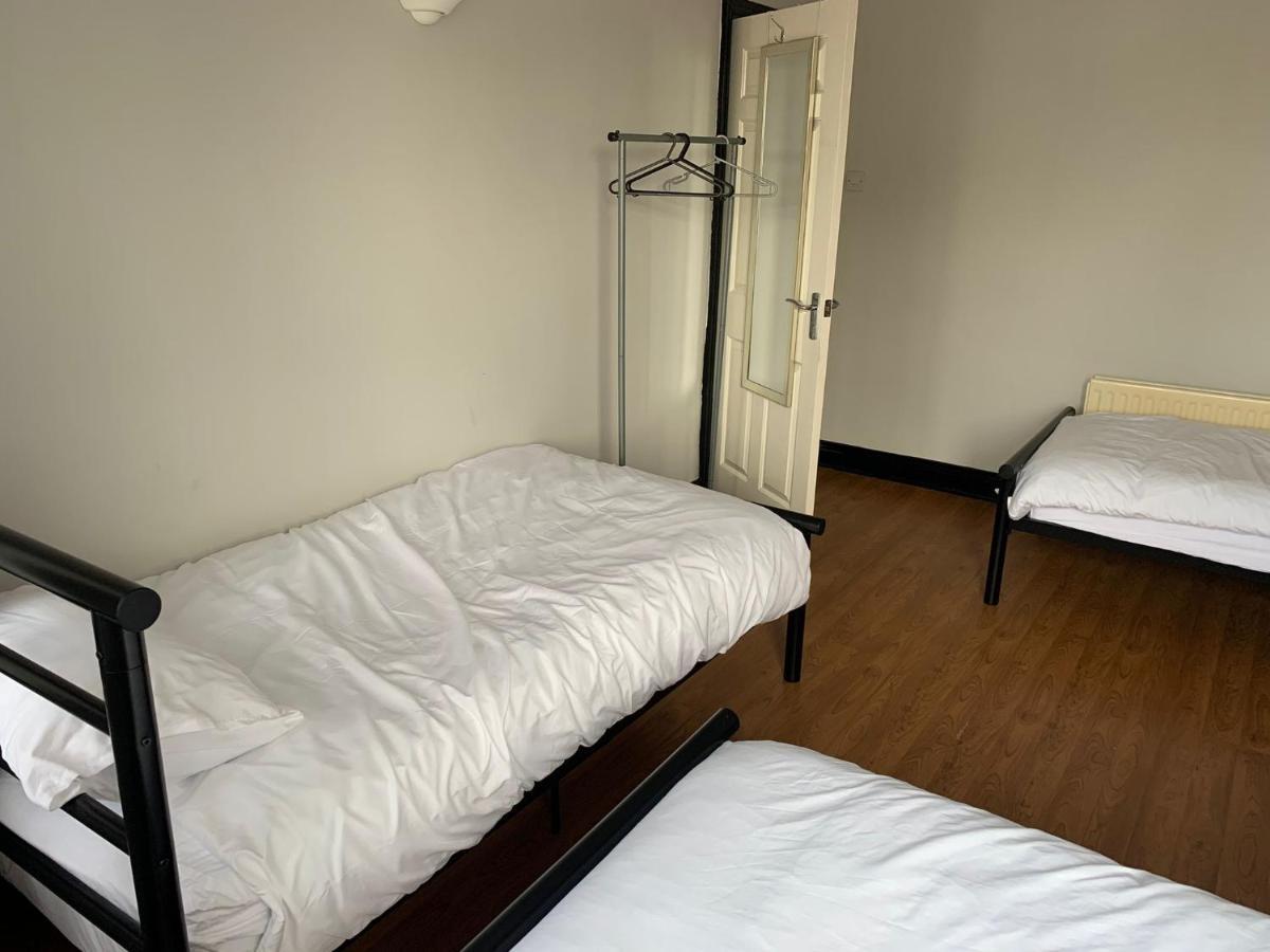 Ovington Grove 1 Free Parking Fully Equipped Kitchen 3 Bedrooms Netflix