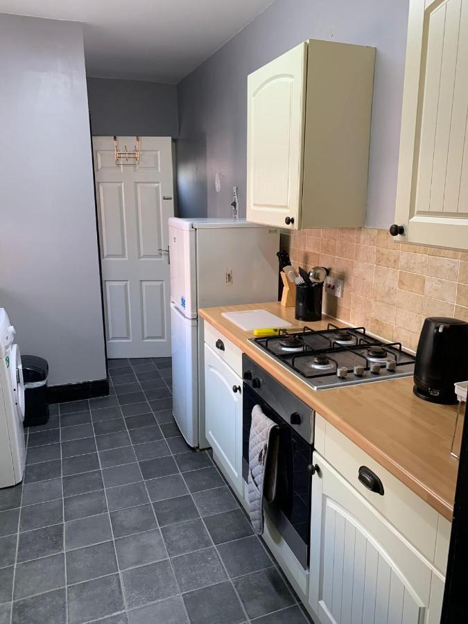 Ovington Grove 1 Free Parking Fully Equipped Kitchen 3 Bedrooms Netflix Newcastle upon Tyne