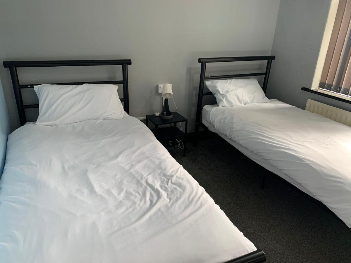 Apartment Ovington Grove 1 Free Parking Fully Equipped Kitchen 3 Bedrooms Netflix *