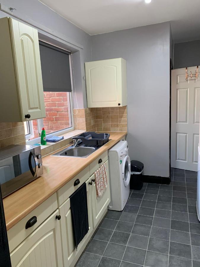 Ovington Grove 1 Free Parking Fully Equipped Kitchen 3 Bedrooms Netflix Newcastle upon Tyne