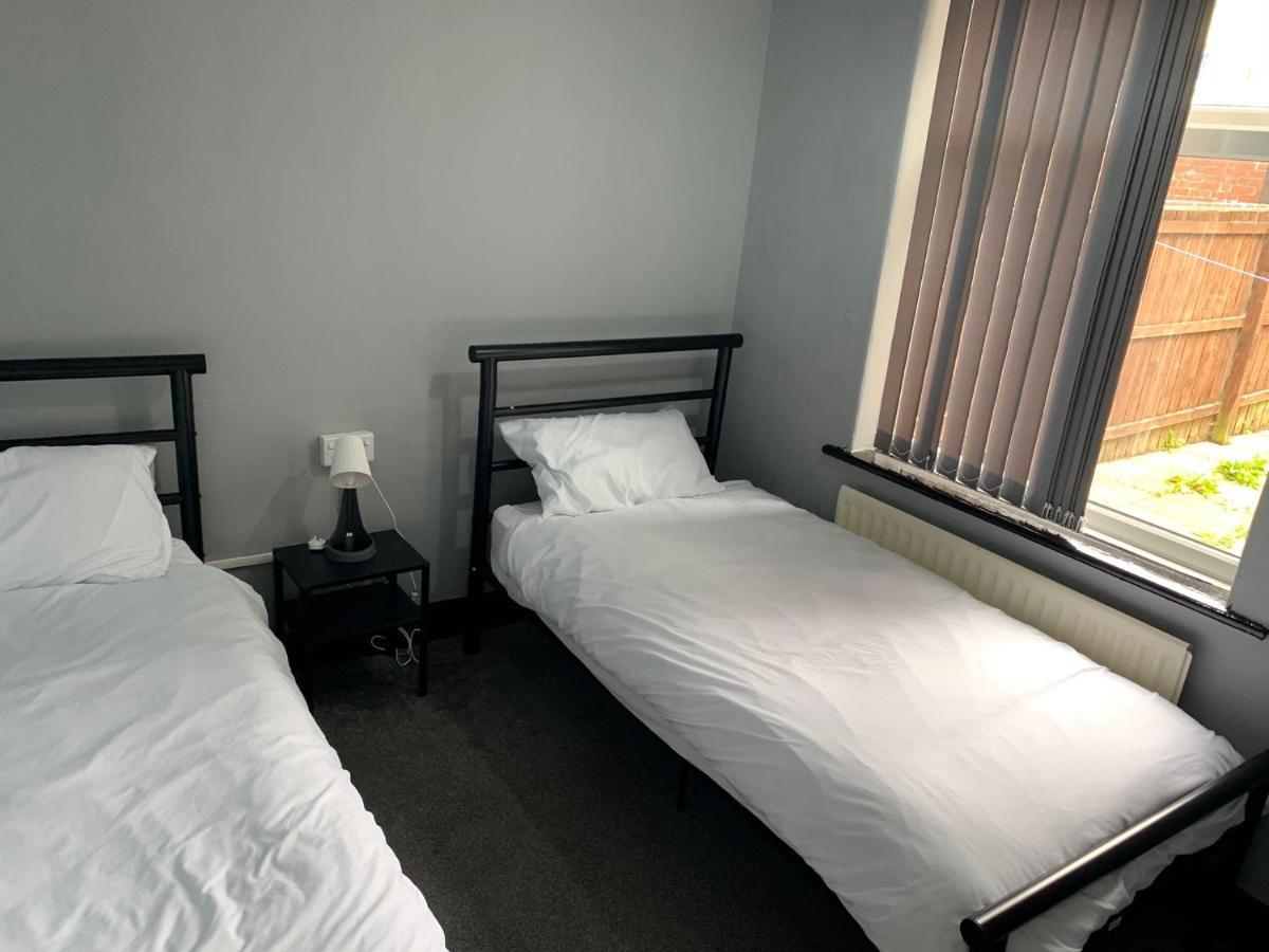 Ovington Grove 1 Free Parking Fully Equipped Kitchen 3 Bedrooms Netflix Newcastle upon Tyne
