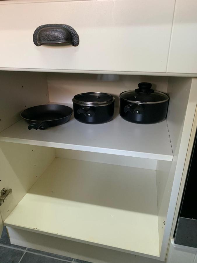 Apartment Ovington Grove 1 Free Parking Fully Equipped Kitchen 3 Bedrooms Netflix