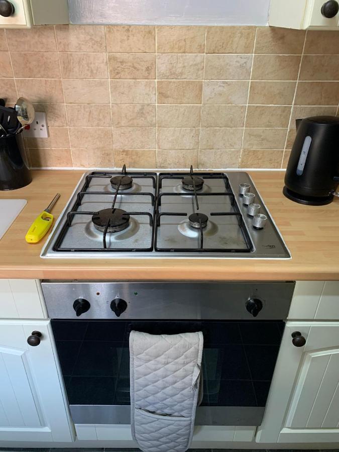Ovington Grove 1 Free Parking Fully Equipped Kitchen 3 Bedrooms Netflix Apartment