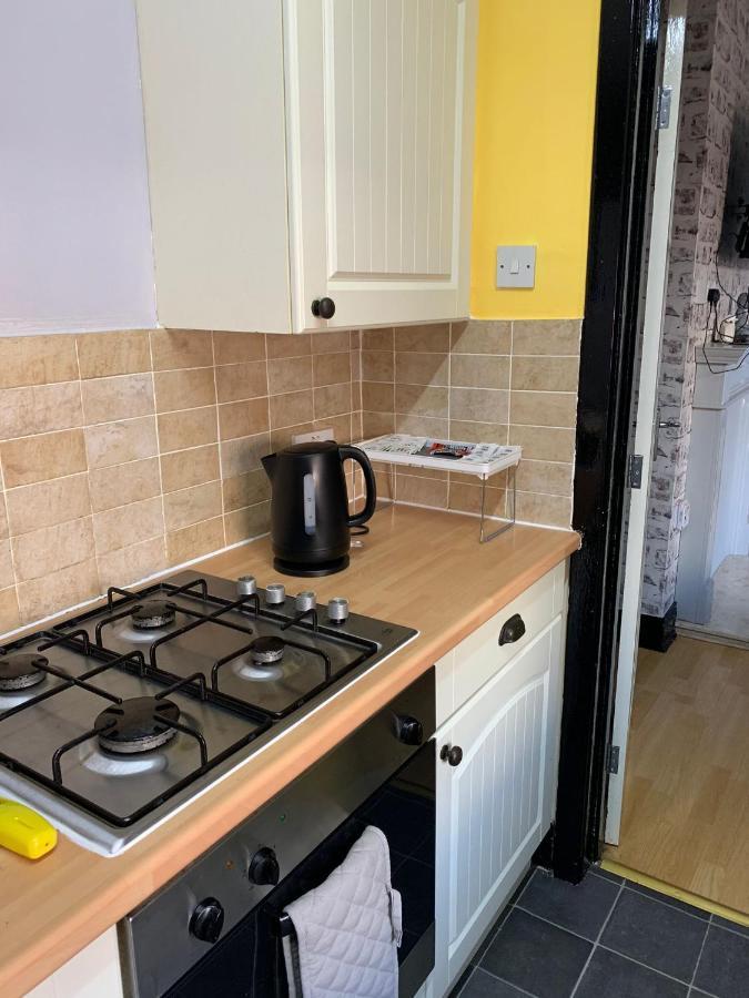 Apartment Ovington Grove 1 Free Parking Fully Equipped Kitchen 3 Bedrooms Netflix Newcastle upon Tyne