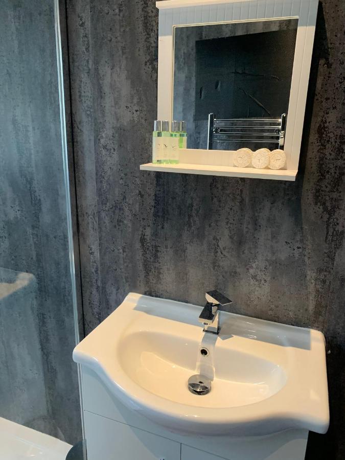 Apartment Ovington Grove 1 Free Parking Fully Equipped Kitchen 3 Bedrooms Netflix *