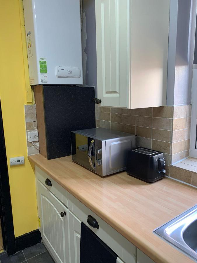 Apartment Ovington Grove 1 Free Parking Fully Equipped Kitchen 3 Bedrooms Netflix Newcastle upon Tyne