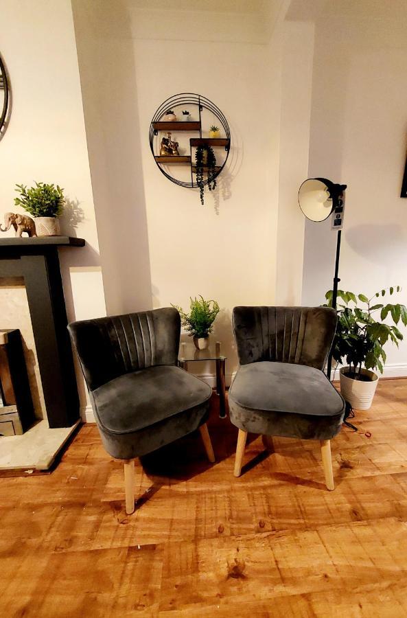 Lancaster House: Serviced 4-bed With Free Wi-fi And Parking