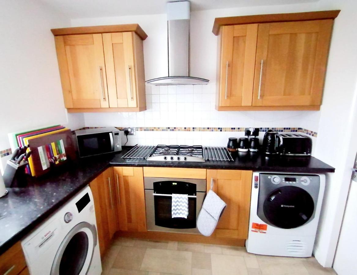 Apartment Lancaster House: Serviced 4-bed With Free Wi-fi And Parking