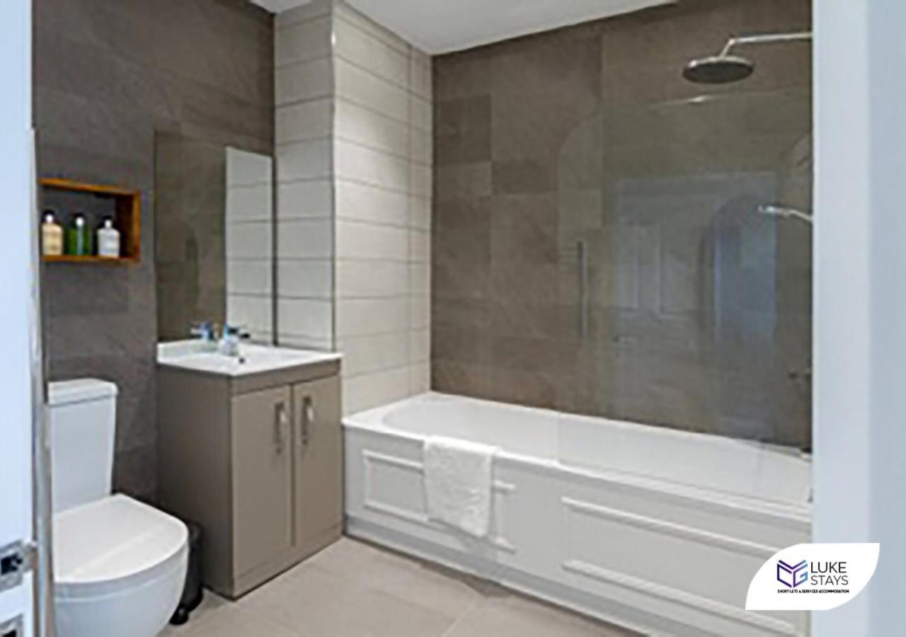 Luke Stays - Heaton Road Apartment Newcastle upon Tyne