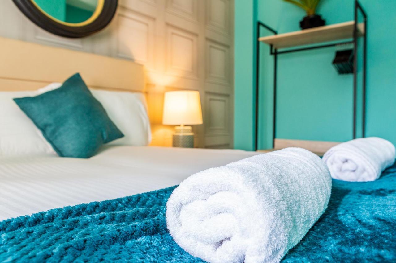 Oswalds House With Free Parking Ideal For Contractors And Families Holiday home *