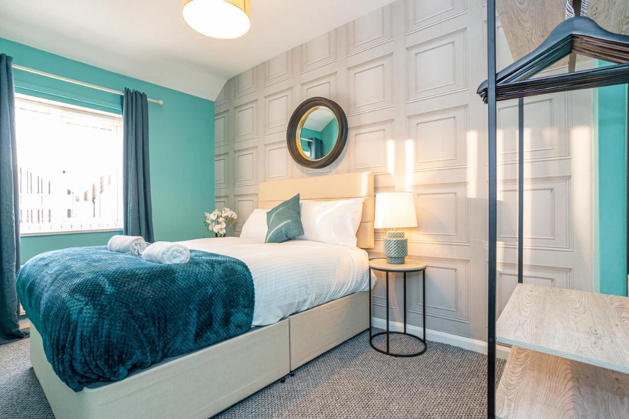 Oswalds House With Free Parking Ideal For Contractors And Families Holiday home *