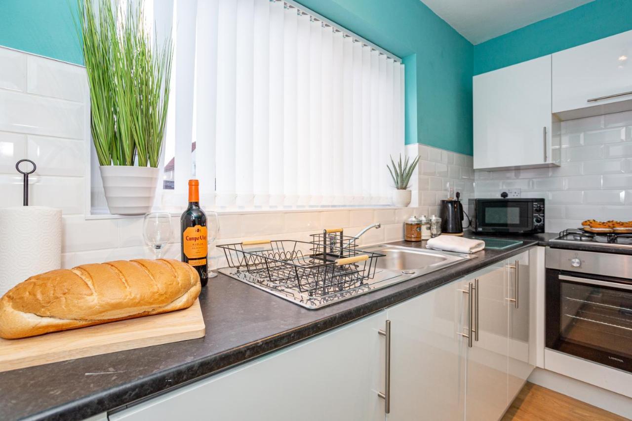 Oswalds House With Free Parking Ideal For Contractors And Families Holiday home Newcastle upon Tyne