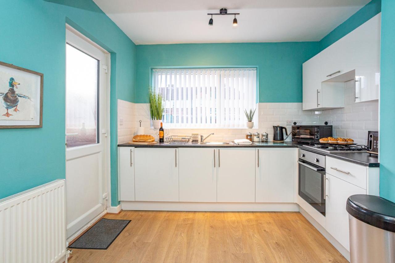 Oswalds House With Free Parking Ideal For Contractors And Families Holiday home