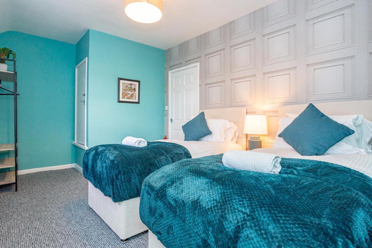 Oswalds House With Free Parking Ideal For Contractors And Families Holiday home *