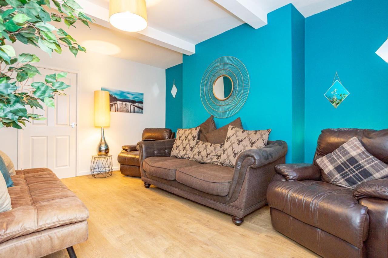 Oswalds House With Free Parking Ideal For Contractors And Families Holiday home