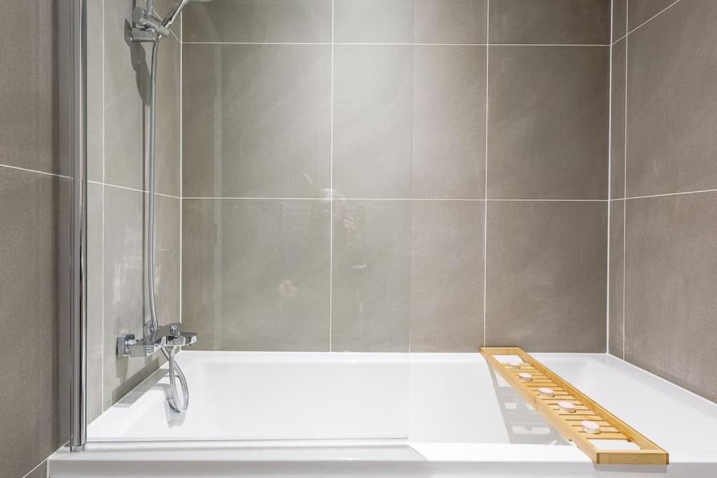 Stylish Duplex 5 Min From Centre Apartment *