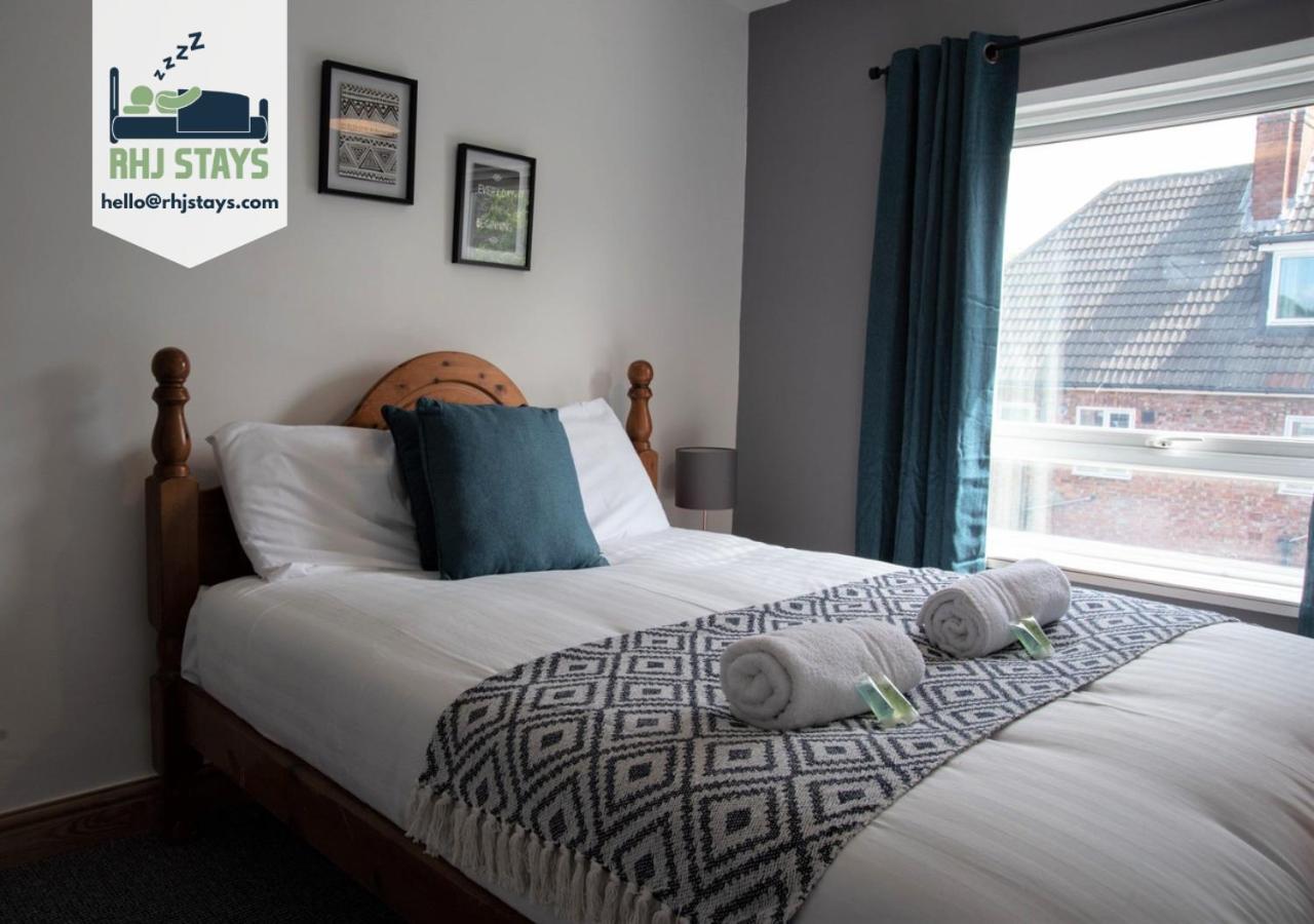 Cottenham - Centre With Free Private Parking 2 Toilets 4 Bedroom Sleeps 8 Newcastle upon Tyne