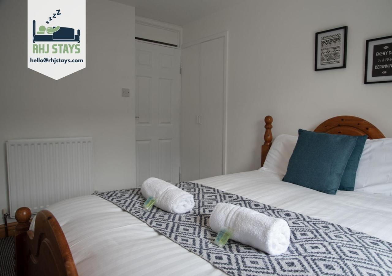 Holiday home Cottenham - Centre With Free Private Parking 2 Toilets 4 Bedroom Sleeps 8 Newcastle upon Tyne