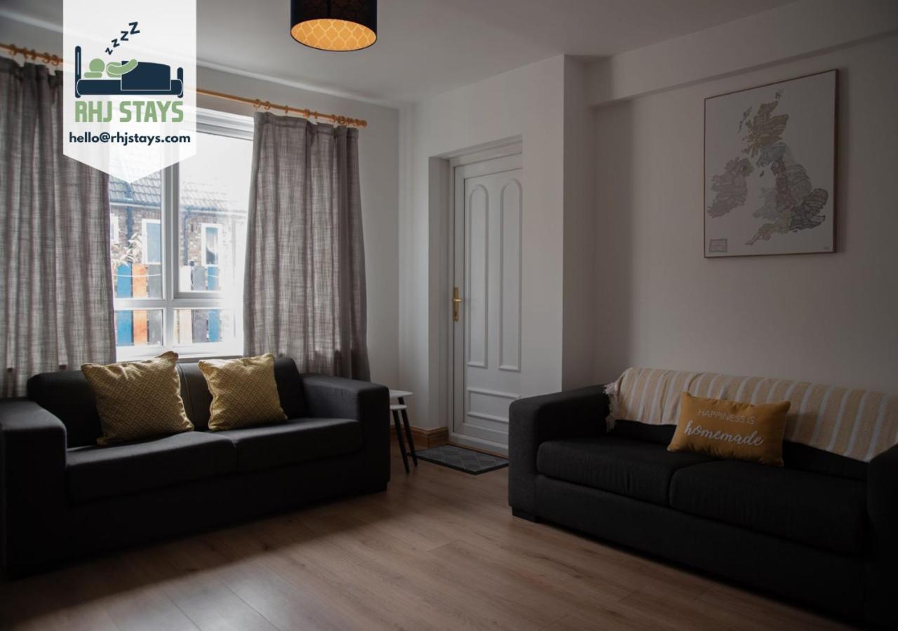Cottenham - Centre With Free Private Parking 2 Toilets 4 Bedroom Sleeps 8