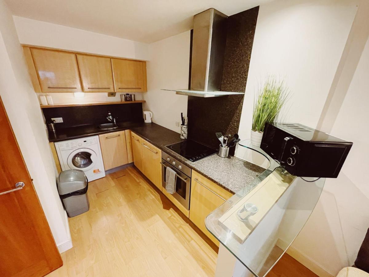 Modern Centre Private Parking Space - Sleeps 4 * Newcastle upon Tyne