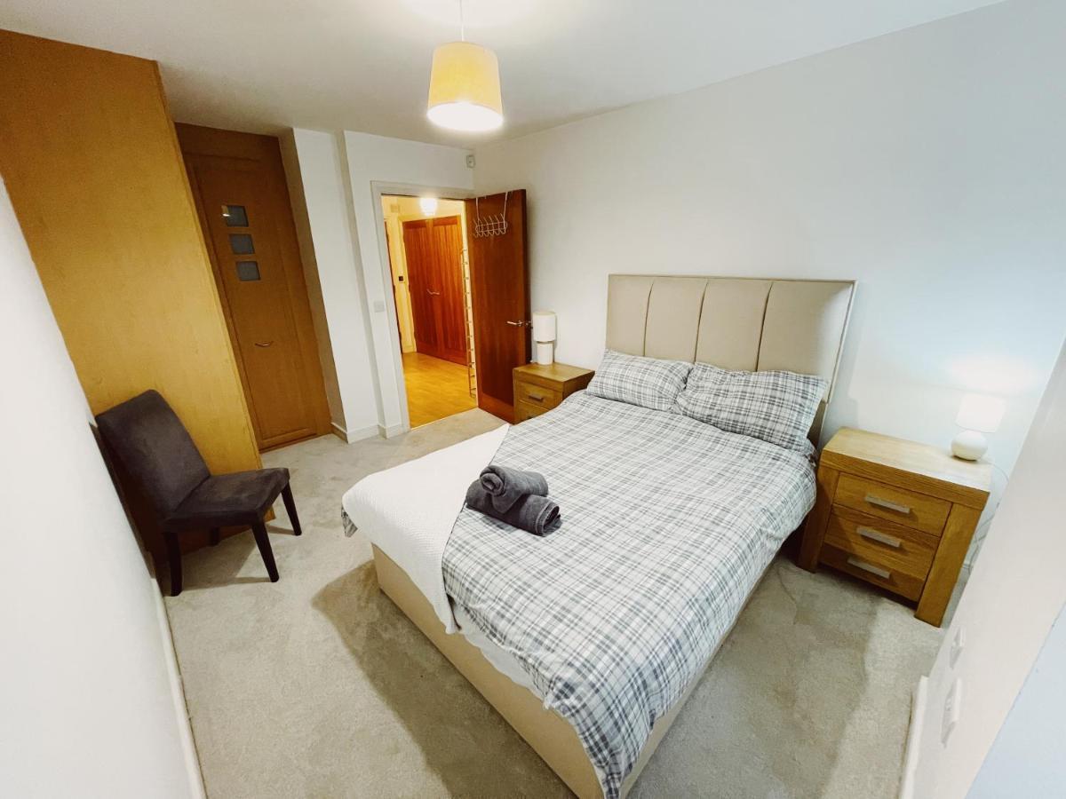 Modern Centre Private Parking Space - Sleeps 4 * Newcastle upon Tyne