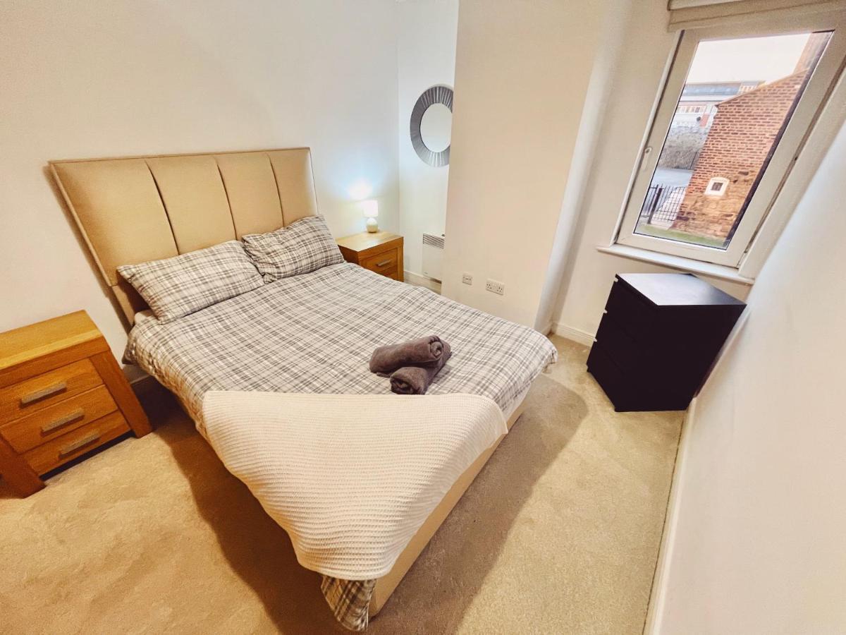 Apartment Modern Centre Private Parking Space - Sleeps 4 Newcastle upon Tyne