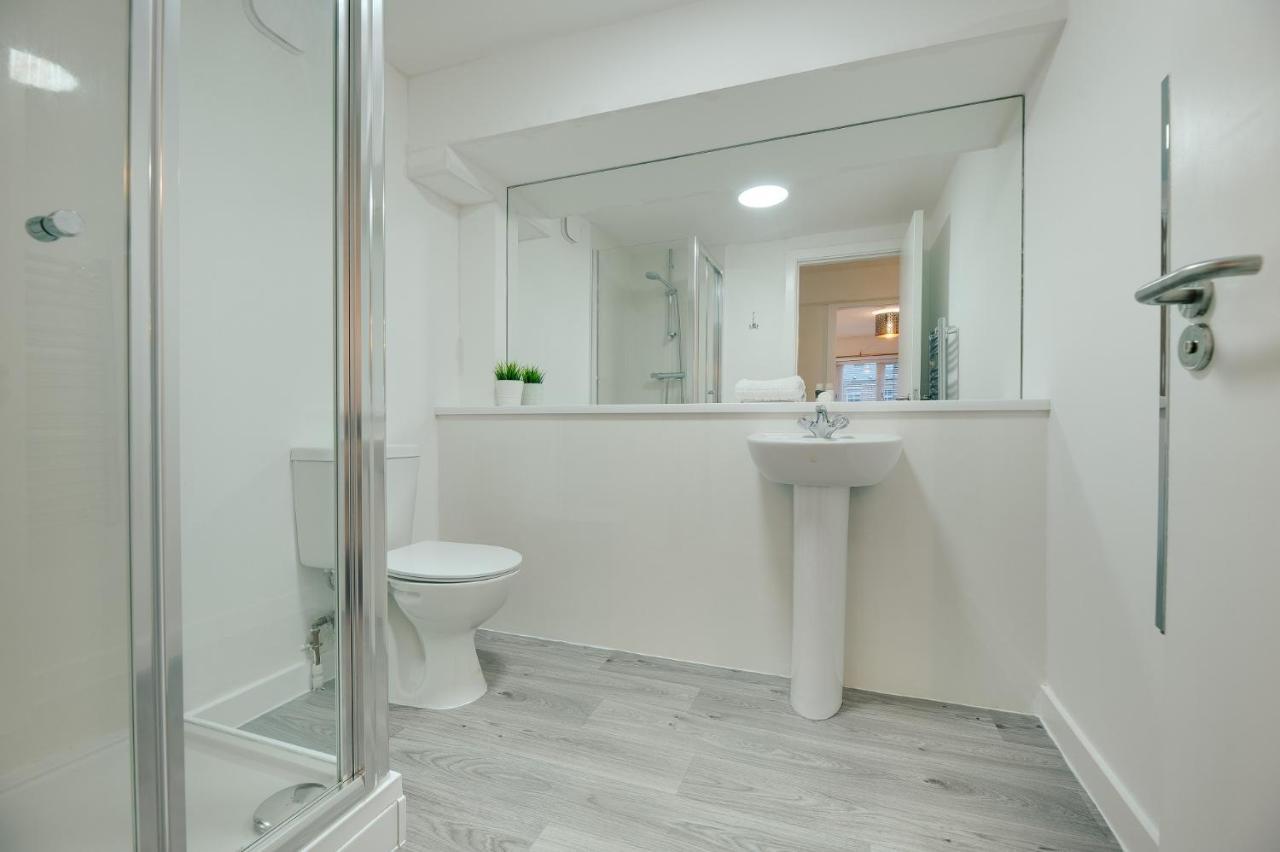 Charltons Bonds 2a By Week2week Newcastle upon Tyne