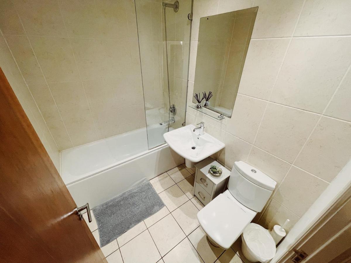 Modern Centre Private Parking Space - Sleeps 4 * Newcastle upon Tyne