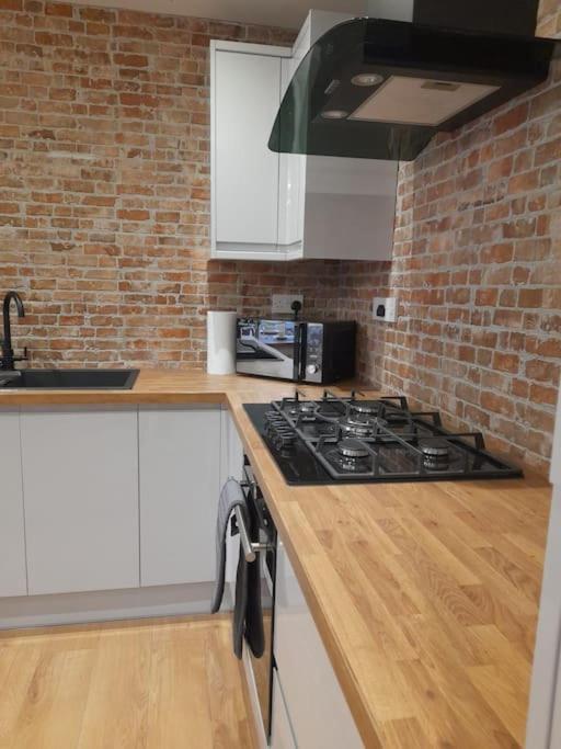 Apartment 2 Bed Apartment, Near St Park, Free Parking *