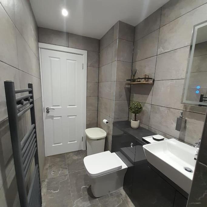 2 Bed Apartment, Near St Park, Free Parking * Newcastle upon Tyne