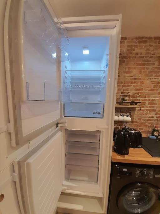 2 Bed Apartment, Near St Park, Free Parking