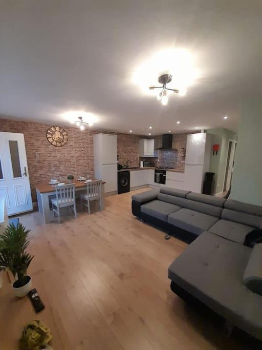 2 Bed Apartment, Near St Park, Free Parking Apartment Newcastle upon Tyne