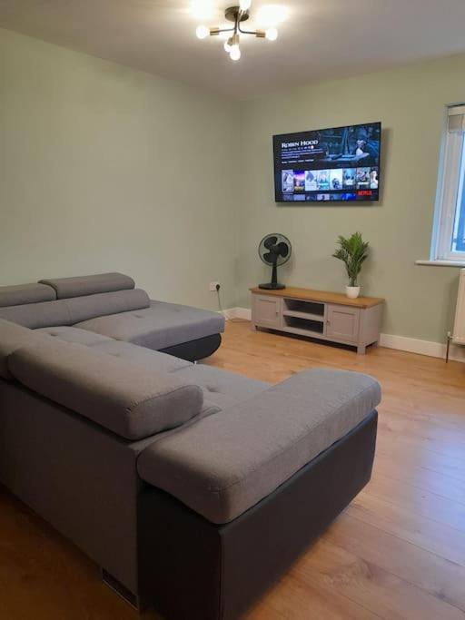 Apartment 2 Bed Apartment, Near St Park, Free Parking