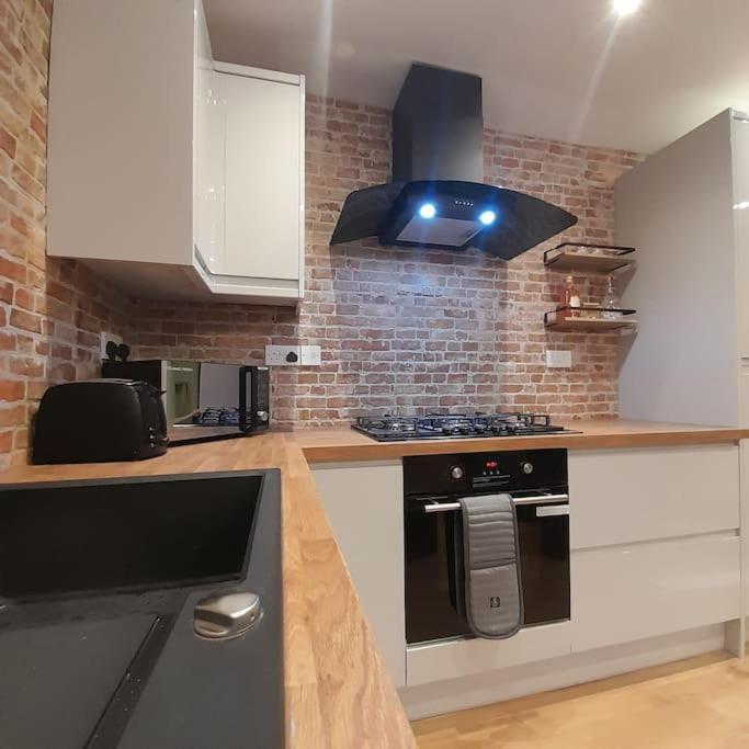 Apartment 2 Bed Apartment, Near St Park, Free Parking *